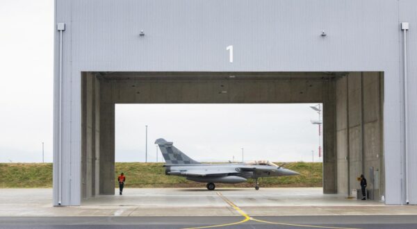 Rafale pred hangarom u Velikoj Gorici
