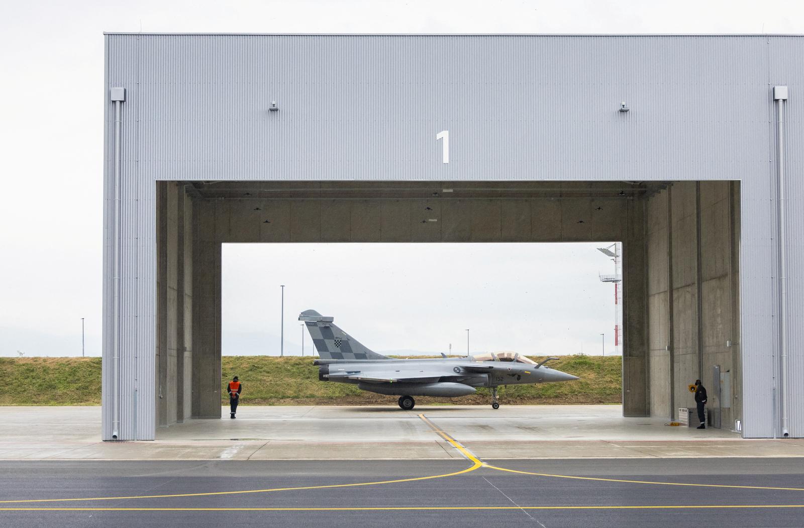 Rafale pred hangarom u Velikoj Gorici