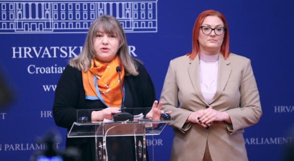 25.01.2024., Zagreb - Na konferenciji za medije Kluba zastupnika Socijaldemokrati odrzanoj u Saboru o temi "Obrazovanjem protiv nasilja" govorile su zastupnice Romana Nikolic i Katica Glamuzina.
 Photo: Patrik Macek/PIXSELL