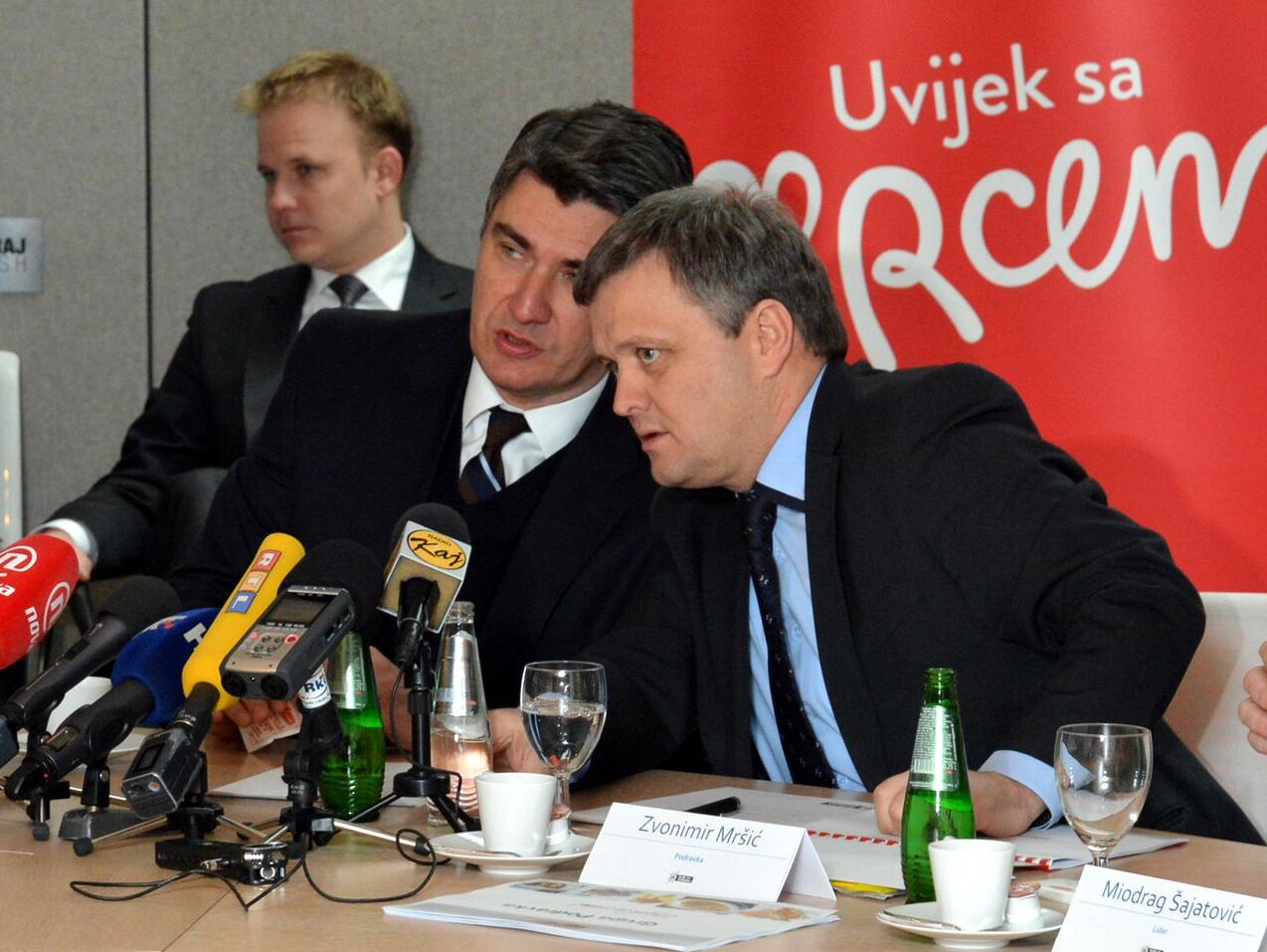 13.03.2015., Koprivnica, Podravka - Premijer RH Zoran Milanovic sa suradnicima boravio je na 14. susretu Kluba izvoznika, koji je po prvi puta odrzan u koprivnickoj Podravci. Domacin je bio Zvonimir Mrsic, predsjednik Uprave Podravke. Okupljeni celnici i predstavnici 15-ak hrvatskih vodecih izvoznickih tvrtki govorili su o aktualnoj problematici, aludirajuci da Vlada RH odlucnije provodi reforme. rPhoto: Damir Spehar/PIXSELL