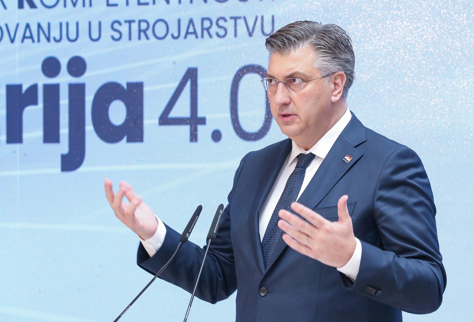 20.03.2024., Velika Gorica - U Srednjoj strukovnoj skoli u Ulici kralja Stjepana Tomasevica odrzana je svecanost otvorenja Regionalnog centra kompetentnosti u strukovnom obrazovanju u strojarstvu - industrija 4.0. predsjednik Vlade RH Andrej Plenkovic Photo: Emica Elvedji/PIXSELL