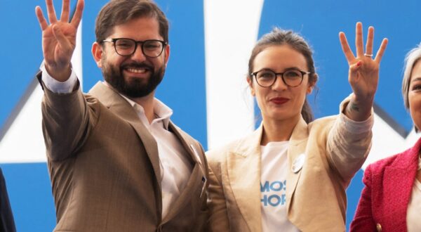 This handout picture released by the Chilean Presidency shows Chilean President Gabriel Boric (L) and Minister of the General Secretariat of Government Camila Vallejo (R) gesturing after the promulgation of a law that reduces the working week hours in Santiago on April 14, 2023. Chilean President Gabriel Boric promulgated the law on Friday that reduces the working week in Chile from 45 to 40 hours, an initiative that will be implemented gradually over a period of five years.,Image: 769451076, License: Rights-managed, Restrictions: RESTRICTED TO EDITORIAL USE - MANDATORY CREDIT "AFP PHOTO / CHILEAN PRESIDENCY" - NO MARKETING NO ADVERTISING CAMPAIGNS - DISTRIBUTED AS A SERVICE TO CLIENTS, ***
HANDOUT image or SOCIAL MEDIA IMAGE or FILMSTILL for EDITORIAL USE ONLY! * Please note: Fees charged by Profimedia are for the Profimedia's services only, and do not, nor are they intended to, convey to the user any ownership of Copyright or License in the material. Profimedia does not claim any ownership including but not limited to Copyright or License in the attached material. By publishing this material you (the user) expressly agree to indemnify and to hold Profimedia and its directors, shareholders and employees harmless from any loss, claims, damages, demands, expenses (including legal fees), or any causes of action or allegation against Profimedia arising out of or connected in any way with publication of the material. Profimedia does not claim any copyright or license in the attached materials. Any downloading fees charged by Profimedia are for Profimedia's services only. * Handling Fee Only 
***, Model Release: no, Credit line: AFP / AFP / Profimedia