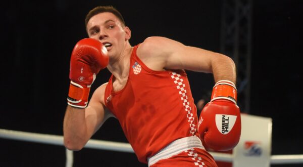 23.03.2022., Porec - U finalu EUBC U22 European boxing championshipa, kategorija 71-75kg, Gabrijel Veocic (u crvenom) svladao je Bugarina Rami Mofid Kiwan i postao prvak Europe.
 Photo: Sasa Miljevic/PIXSELL