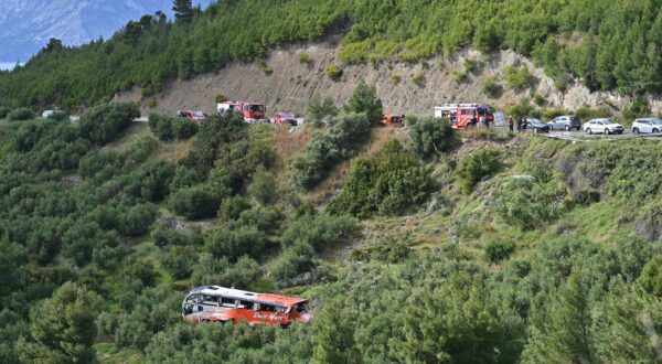 24.04.2024., Krvavica - U Krvavici pored Makarske doslo je do slijetanja autobusa Duce Toursa. U autobusu nije bilo putnika. Photo: Matko Begovic/PIXSELL