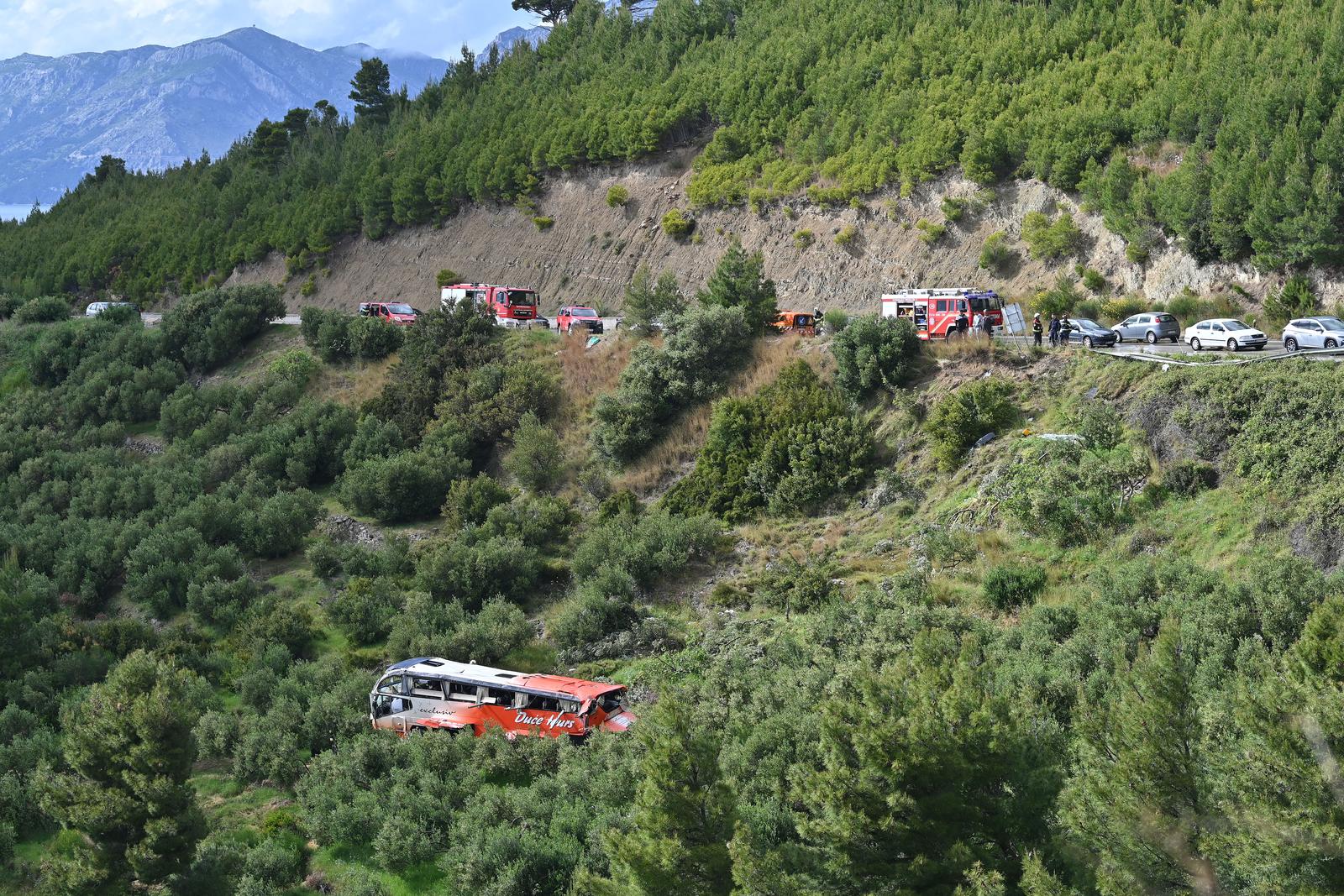 24.04.2024., Krvavica - U Krvavici pored Makarske doslo je do slijetanja autobusa Duce Toursa. U autobusu nije bilo putnika. Photo: Matko Begovic/PIXSELL