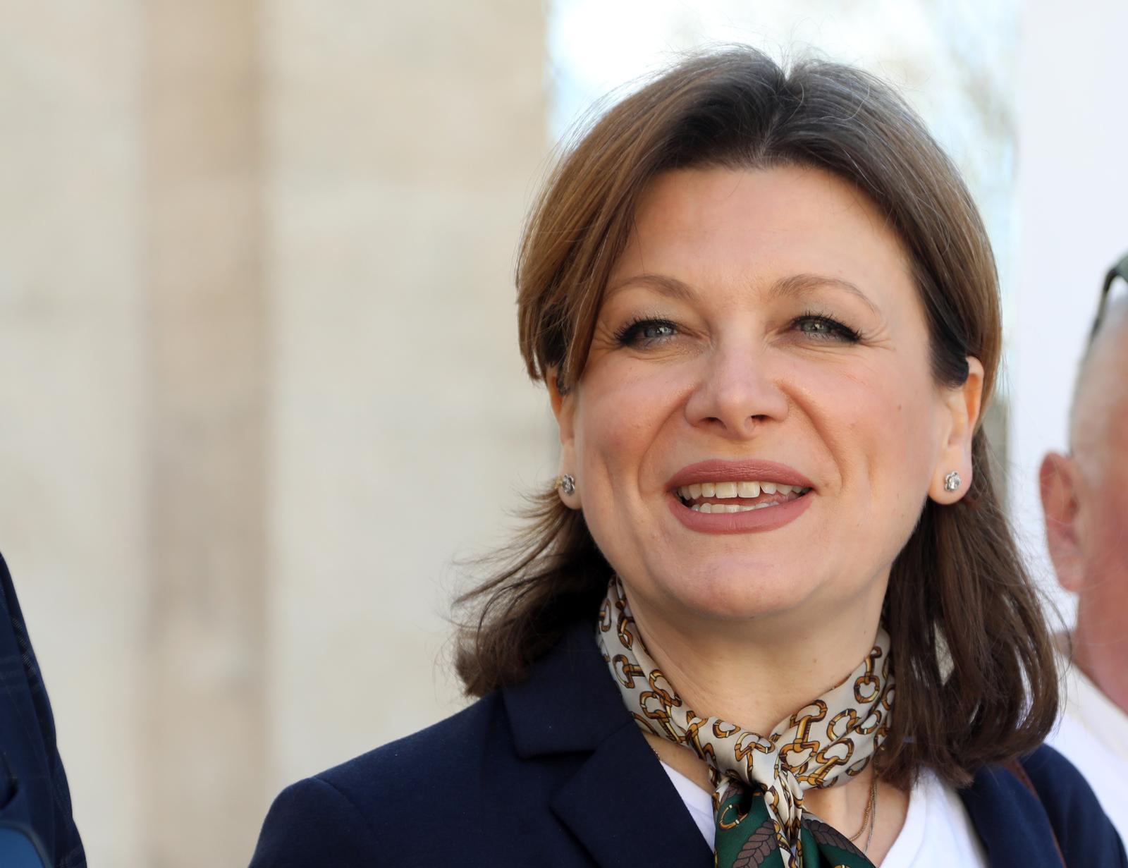 04.04.2024., Sibenik - Karolina Vidovic Kristo, predsjednica stranke Odlucno i pravedno, u Sibeniku se ispred katedrale sv Jakova obratila hrvatskim glasacima sa osvrtom na postojecu situaciju u Hrvatskoj. Photo: Dusko Jaramaz/PIXSELL