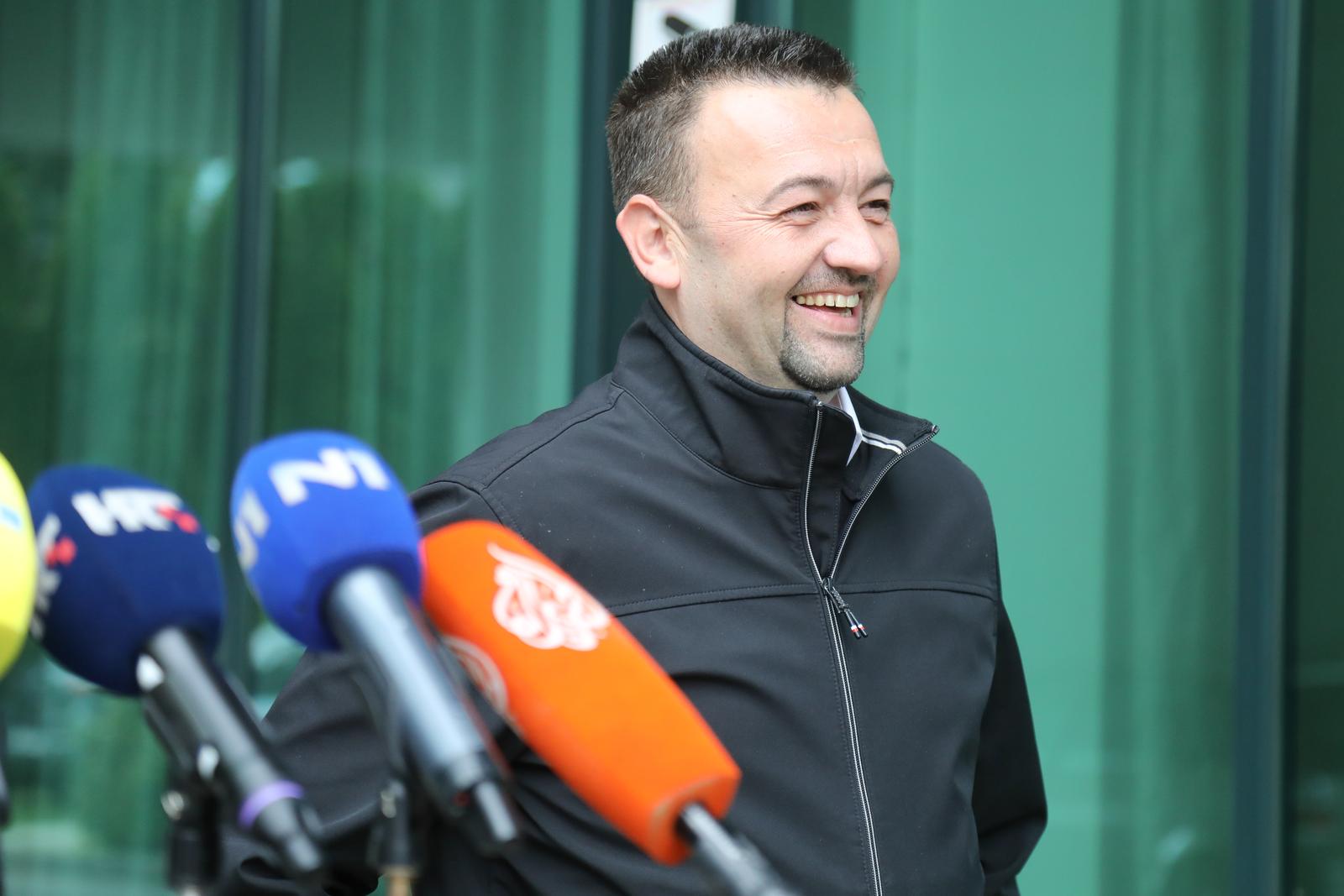 23.04.2024., Zagreb - Predsjednik Hrvatskih suverenista Marijan Pavliček dao izjavu za medije uoči pregovora Mosta i Domovinskog pokreta u hotelu Aristos. Photo: Luka Batelic/PIXSELL