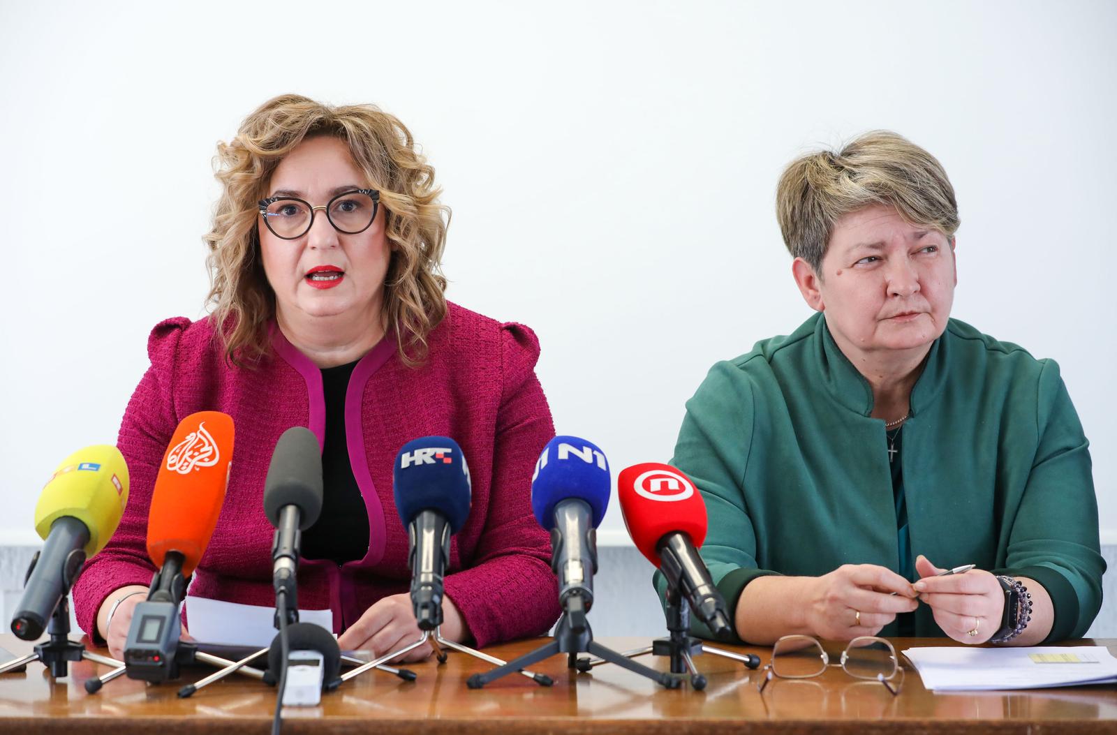 1.2.2024.,Zagreb - Nezavisni sindikat zaposlenih u srednjim skolama Hrvatske i Sindikat hrvatskih ucitelja odrzali su konferenciju za novinare o tome koliko je vazna Uredba o koeficijentima za zaposlenike obrazovanja, zasto se nisu odazvali pozivu Preporoda i Nezavisnog sindikata znanosti i visokog obrazovanja te o Prijedlogu uredbe o koeficijentima za javne sluzbe. Govorili su predsjednica Nezavisnog sindikata zaposlenih u srednjim skolama Hrvatske Nada Lovrić i glavni tajnik Jere Bilan te predsjednica Sindikata hrvatskih ucitelja Sanja Sprem i glavna tajnica Ana Tuskan.  Photo: Jurica Galoic/PIXSELL