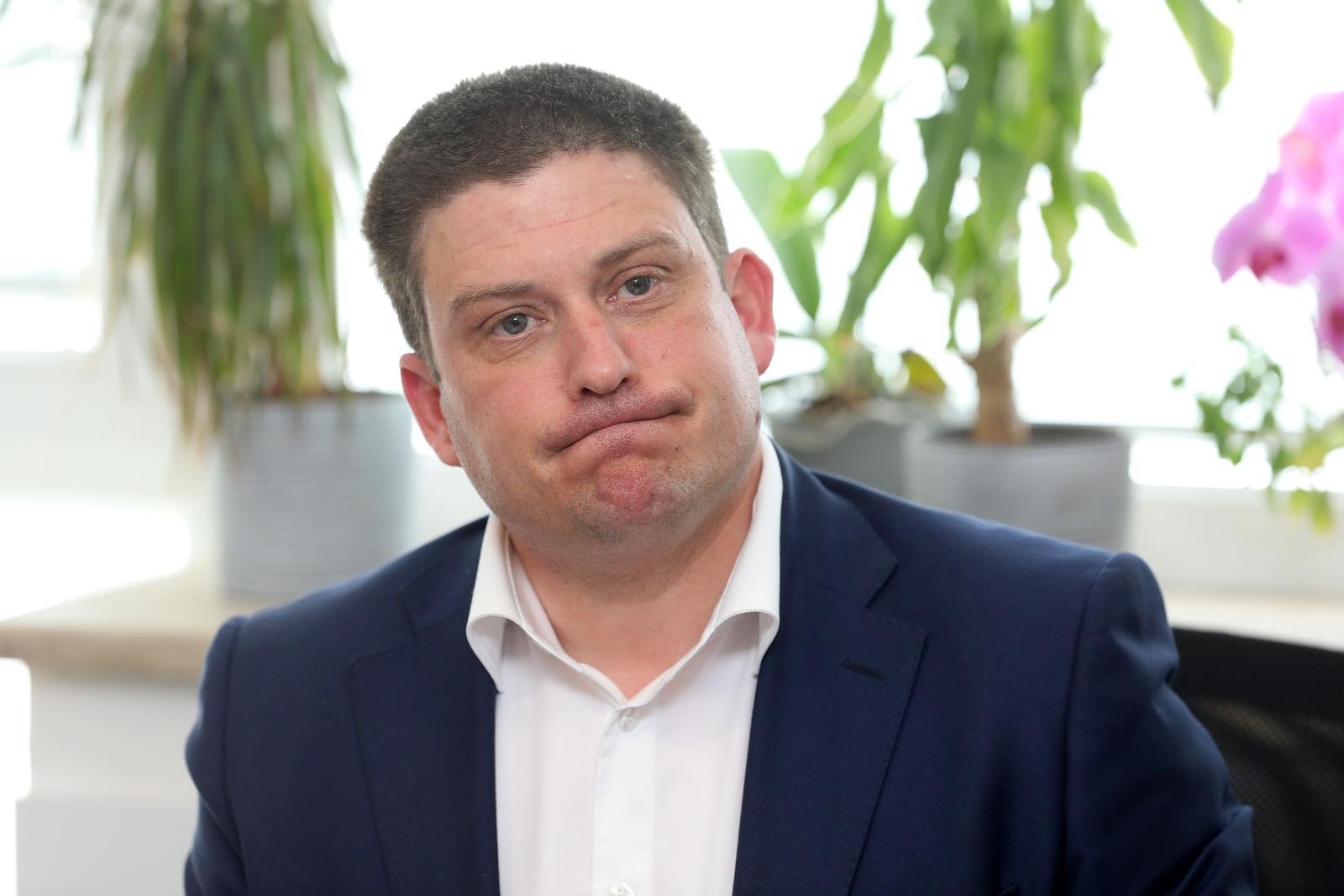 10.04.2024., Rijeka - Potpredsjednik Vlade i ministar prometa Oleg Butkovic nazocio je potpisivanju dvaju ugovora vrijednig 5,5 milijuna eura za realizaciju rekonstrukcije prometnica u Primorsko goranskoj zupaniji, Uz ministra potpisivanju su nazocili gradonacelnik Marko Filipovic i nacelnik opcije Fuzine Davor Bregovac. Ugovore su potpisali Sanjin Puric iz GP Krka, Josip Skoric predsjedniki uprave Hrvatskih cesta i Igor Ukota. Photo: Goran Kovacic/PIXSELL
