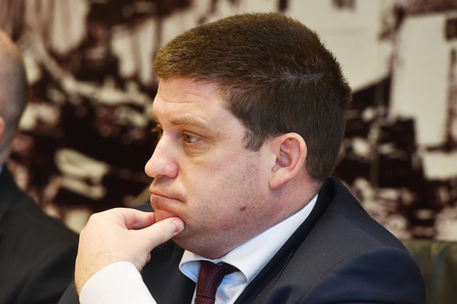 14.02.2024., Sibenik - Potpredsjednik Vlade i ministar mora, prometa i infrastrukture Oleg Butkovic na svecanostii potpisivanja ugovora za projekt Rekonstrukcija raskrizja drzavne ceste DC8 i Ulice V. Skorpika u Sibeniku  cvoriste Mandalina. Potpisivanju su prisustvovali Josip Skoric, Oleg Butkovic, Marko Jelic, Zeljko Buric i Marko Saradjen. Photo: Hrvoje Jelavic/PIXSELL