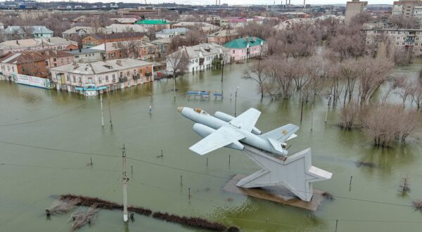 RUSSIA, ORENBURG REGION - APRIL 8, 2024: A view of flood-hit Gagarin Square in the town of Orsk. On the night between 5 and 6 April, a floodbank broke causing the River Ural to flood certain areas in the town. On the evening of the same day another floodbank breach occurred. A federal level state of emergency has been declared in the Orenburg Region. Yegor Aleyev/TASS,Image: 863277285, License: Rights-managed, Restrictions: , Model Release: no, Credit line: Yegor Aleyev / TASS / Profimedia