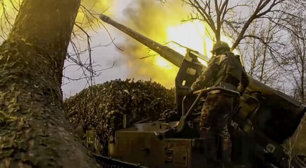 epa11269481 A still image taken from a handout video provided by the Russian Defence ministry press-service shows Russian combat work of crews of SA 2C5 ‘Hyacinth-S’ of ‘Vostok’ (East) troops against Ukrainian troops at an undisclsoed location on South-Donetsk direction in the Russian controlled part of Ukraine, Donetsk region, 10 April 2024. According to the Russian Defence Ministry, crews of 2S5 Giatsint-S self-propelled artillery units are conducting counter-battery combat, striking at Ukrainian army ammunition depots and strongholds.Russian troops entered Ukrainian territory on 24 February 2022, starting a conflict that has provoked destruction and a humanitarian crisis.  EPA/RUSSIAN DEFENCE MINISTRY PRESS SERVICE/HANDOUT HANDOUT  HANDOUT EDITORIAL USE ONLY/NO SALES HANDOUT EDITORIAL USE ONLY/NO SALES