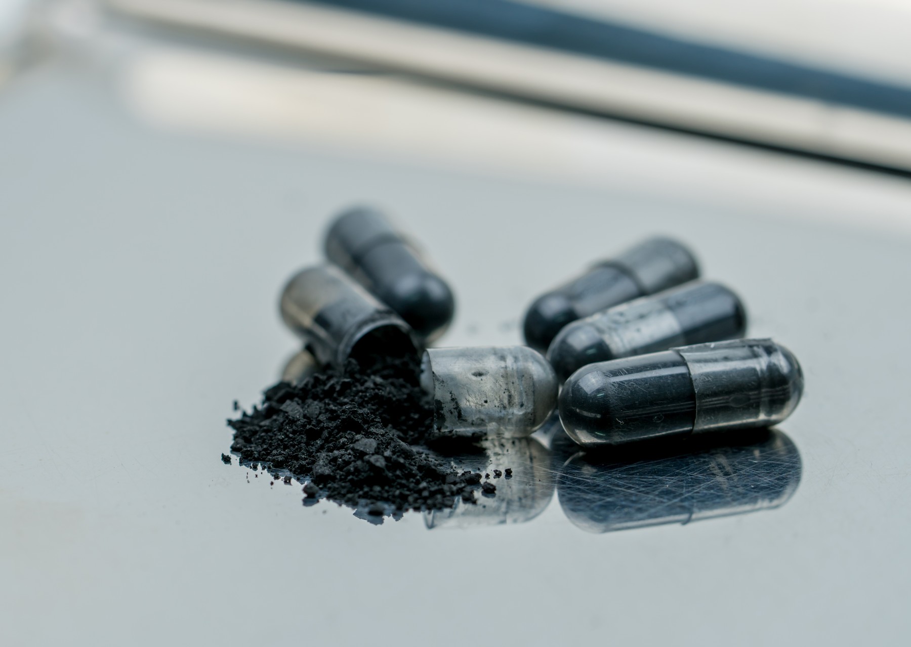 Activated charcoal capsule pills. Selective focus on black powder of activated charcoal on stainless steel drug tray. Medicinal carbon for relieves diarrhea,  food or drug poisoning,  flatulence.,Image: 528954541, License: Royalty-free, Restrictions: , Model Release: no, Credit line: Artinun Prekmoung / Panthermedia / Profimedia