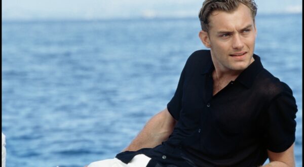 LE TALENTUEUX MONSIEUR RIPLEY (THE TALENTED MR RIPLEY) de Anthony Minghella 1999 USA
avec Jude Law
d'apres le roman de Patricia Highsmith,Image: 746100101, License: Rights-managed, Restrictions: Restricted to editorial use related to the film or the individuals involved (producers, directors, authors, actors, etc.)
The rights of publicity of any person depicted in the photos are not granted
Mandatory credit of the film company and photographer, Model Release: no, Credit line: NZ / Christophel Collection / Profimedia