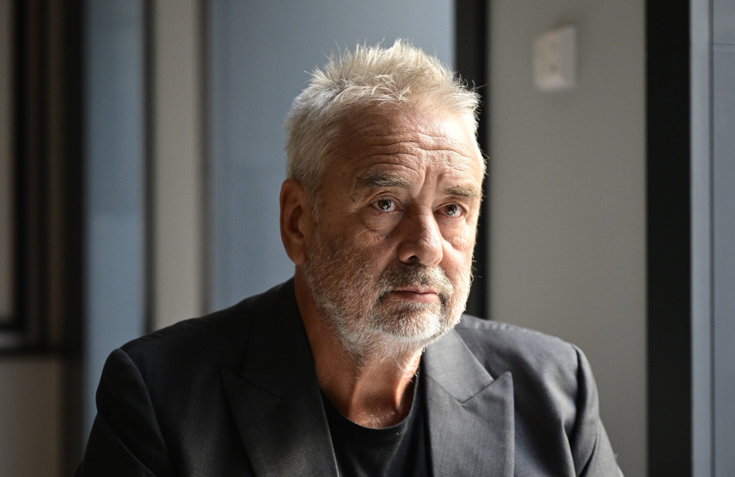 Francouzský režisér Luc Besson, který v Praze představí svůj film DogMan, poskytl rozhovor České tiskové kanceláři (ČTK), 29. listopadu 2023, Praha.,Image: 825288086, License: Rights-managed, Restrictions: , Model Release: no, Credit line: Vondrouš Roman / ČTK / Profimedia
