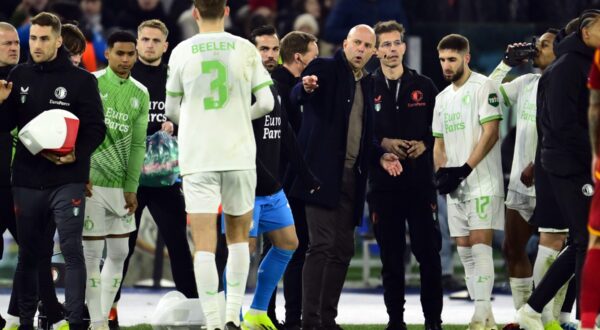 2/22/2024 - ROME - Feyenoord coach Arne Slot, Luka Ivanusec of Feyenoord during the UEFA Europa League play-off match between AS Roma and Feyenoord at Stadio Olimpico on February 22, 2024 in Rome, Italy. ANP OLAF KRAAK /ANP/Sipa USA,Image: 849605264, License: Rights-managed, Restrictions: *** World Rights Except Belgium, France, Germany, The Netherlands, and the UK ***  BELOUT DEUOUT FRAOUT GBROUT NLDOUT, Model Release: no, Credit line: ANP / ddp USA / Profimedia