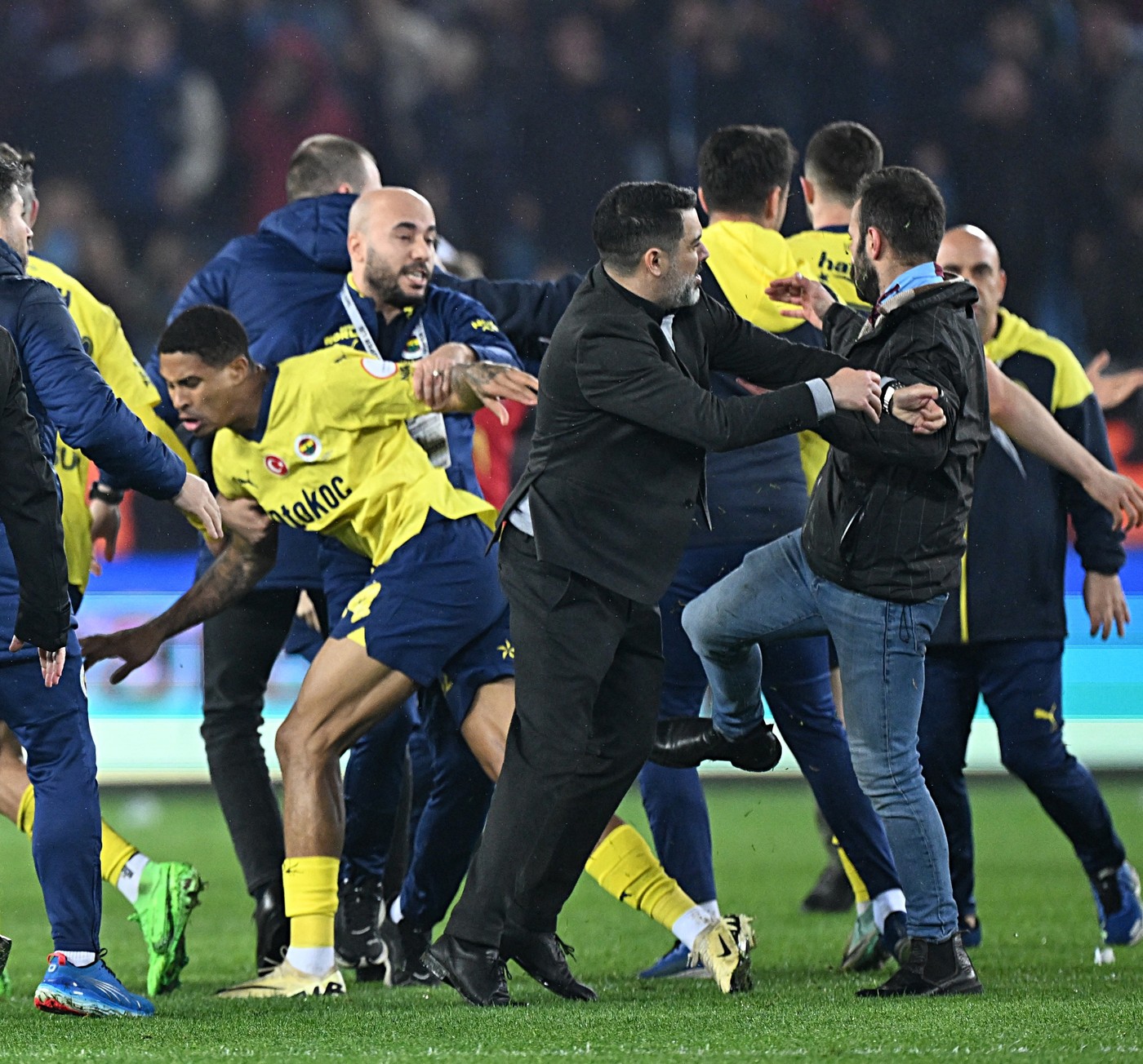 TRABZON, TURKIYE - MARCH 17: Security officers take measure as a brawl break out between players of Fenerbahce and supporters, who enter the pitch, after the Turkish Super Lig week 30 football match between Trabzonspor and Fenerbahce at Papara Park in Trabzon, Turkiye on March 17, 2024. Hakan Burak Altunoz / Anadolu,Image: 857641003, License: Rights-managed, Restrictions: , Model Release: no, Credit line: AA/ABACA / Abaca Press / Profimedia