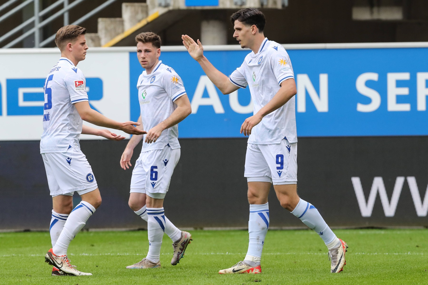 Torjubel - Torschütze Igor Matanovic Karlsruher SC,9 trifft zum 1-1 - 2. Fußball Bundesliga Saison 2023-2024 SC Paderborn vs. Karlsruher SC in der Home Deluxe Arena in Paderborn - Aktion,Fußball,Mann,Männer,Deutschland,13.04.2024 *** Goal celebration goalscorer Igor Matanovic Karlsruher SC,9 scores for 1 1 2 Soccer Bundesliga season 2023 2024 SC Paderborn vs Karlsruher SC at the Home Deluxe Arena in Paderborn action,soccer,man,men,Germany,13 04 2024,Image: 864470774, License: Rights-managed, Restrictions: Credit images as "Profimedia/ IMAGO", Model Release: no, Credit line: Christian Schroedter / imago sportfotodienst / Profimedia