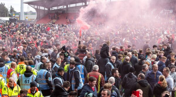 Wrexham FC v Forest Green Rovers EFL Sky Bet League 2 13/04/2024. Wrexham fans celebrate promotion to League 1 during the EFL Sky Bet League 2 match between Wrexham FC and Forest Green Rovers at the Racecourse Ground, Wrexham, United Kingdom on 13 April 2024. Wrexham Racecourse Ground Wales United Kingdom Editorial use only DataCo restrictions apply See www.football-dataco.com , Copyright: xManjitxNarotrax PSI-19458-0072,Image: 864665621, License: Rights-managed, Restrictions: Credit images as "Profimedia/ IMAGO", Model Release: no, Credit line: Manjit Narotra / imago sportfotodienst / Profimedia
