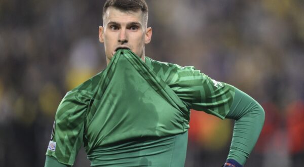 ISTANBUL, TURKIYE - APRIL 19: Livakovic of Fenerbahce reacts after UEFA Europa Conference League quarter-final rematch between Fenerbahce and Olympiacos at Ulker Stadium in Istanbul, Turkiye on April 18, 2024. Arif Hudaverdi Yaman / Anadolu,Image: 866016844, License: Rights-managed, Restrictions: , Model Release: no, Credit line: Arif Hudaverdi Yaman / AFP / Profimedia