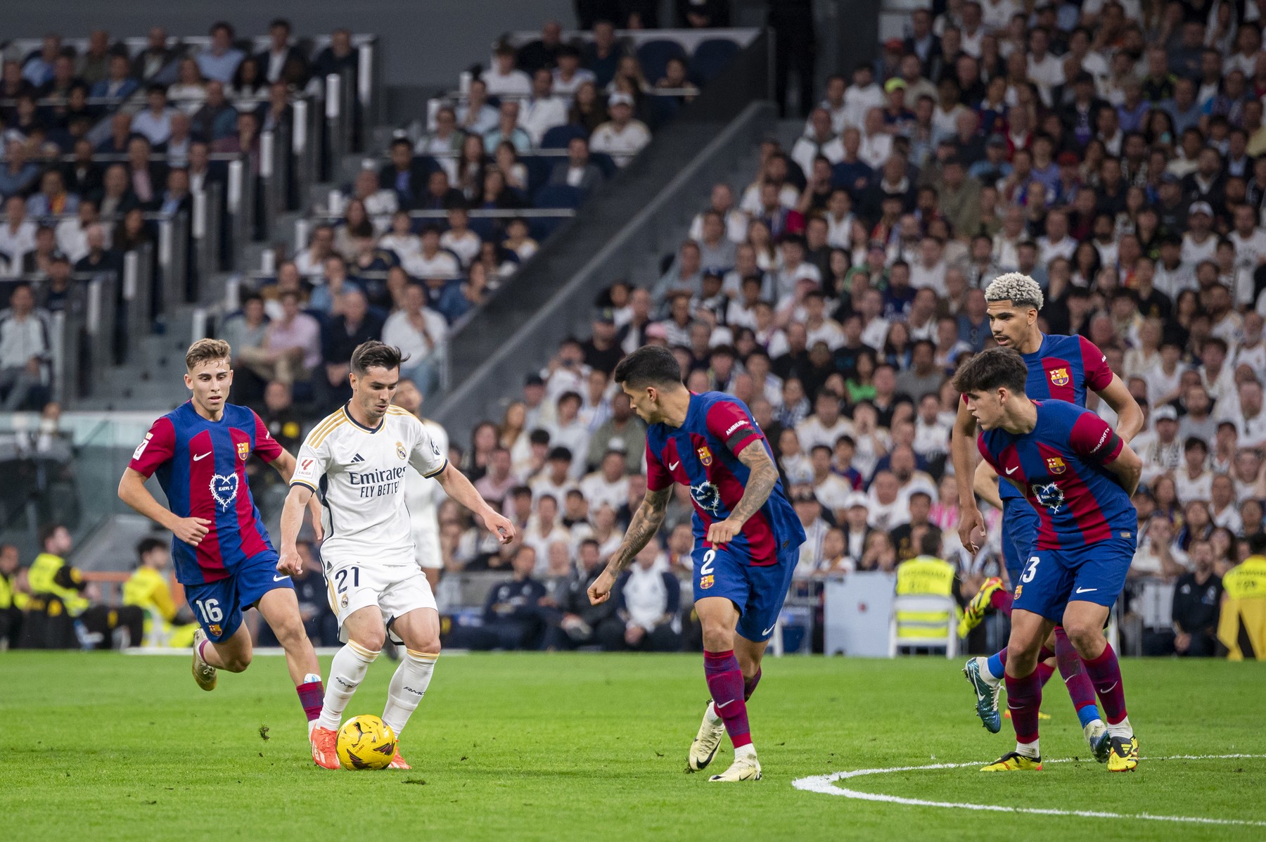 Brahim Diaz of Real Madrid (C) and Fermin Lopez of FC Barcelona (L) and Joao Cancelo and Pau Cubarsi of FC Barcelona (R) seen in action during the La Liga EA Sports 2023/24 football match between Real Madrid vs FC Barcelona at Estadio Santiago Bernabeu on April 21, 2024 in Madrid, Spain. Real Madrid 3 : 2 FC Barcelona,Image: 866880241, License: Rights-managed, Restrictions: *** World Rights ***, Model Release: no, Credit line: SOPA Images / ddp USA / Profimedia