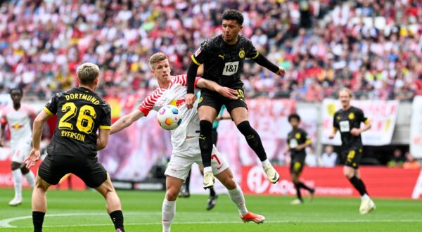 Fußball - 1. Bundesliga -RB Leipzig - Borussia Dortmund am 27.04.2024 in der Red Bull Arena in Leipzig Dani Olmo RB Leipzig im Zweikampf gegen Jadon Sancho Dortmund. *** Soccer 1 Bundesliga RB Leipzig Borussia Dortmund on 27/04/2024 at the Red Bull Arena in Leipzig Dani Olmo RB Leipzig in a duel against Jadon Sancho Dortmund MT,Image: 868377761, License: Rights-managed, Restrictions: Credit images as "Profimedia/ IMAGO", Model Release: no, Credit line: osnapix / Titgemeyer / imago sportfotodienst / Profimedia