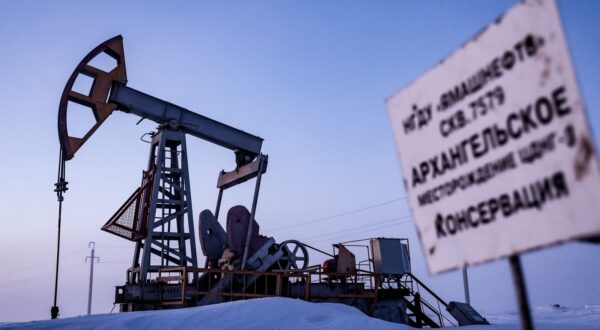 RUSSIA, REPUBLIC OF TATARSTAN - MARCH 20, 2024: A view of an oil pumpjack operated by Yamashneft, an oil and natural gas extracting enterprise which is part of Tatneft. Tatneft produces oil and natural gas and manufactures refined oil and gas products and petrochemicals. Yegor Aleyev/TASS,Image: 858262079, License: Rights-managed, Restrictions: , Model Release: no, Credit line: Yegor Aleyev / TASS / Profimedia