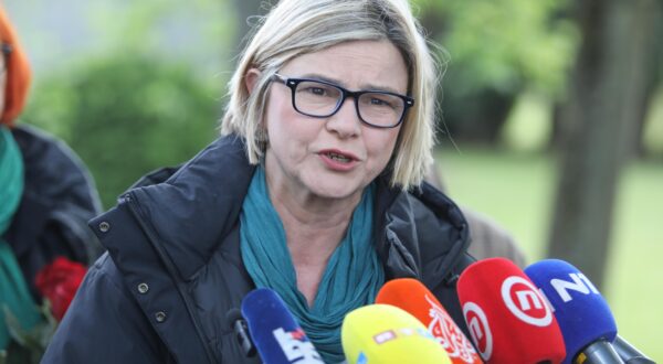 21.04.2024., Jasenovac - Povodom dana sjecanja na zrtve ustaskog logora u Jasenovcu odrzana je komemoracija te kolona sjecanja. Photo: Luka Batelic/PIXSELL