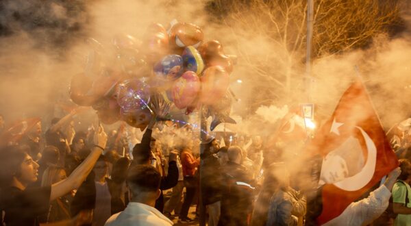April 1, 2024, Istanbul, Turkey: Voters celebrate the election results. Ekrem ?mamo?lu, the mayoral candidate of the main opposition Republican People's Party (CHP), makes a statement after his support.,Image: 861612845, License: Rights-managed, Restrictions: , Model Release: no, Credit line: Osman Sadi Temizel / Zuma Press / Profimedia