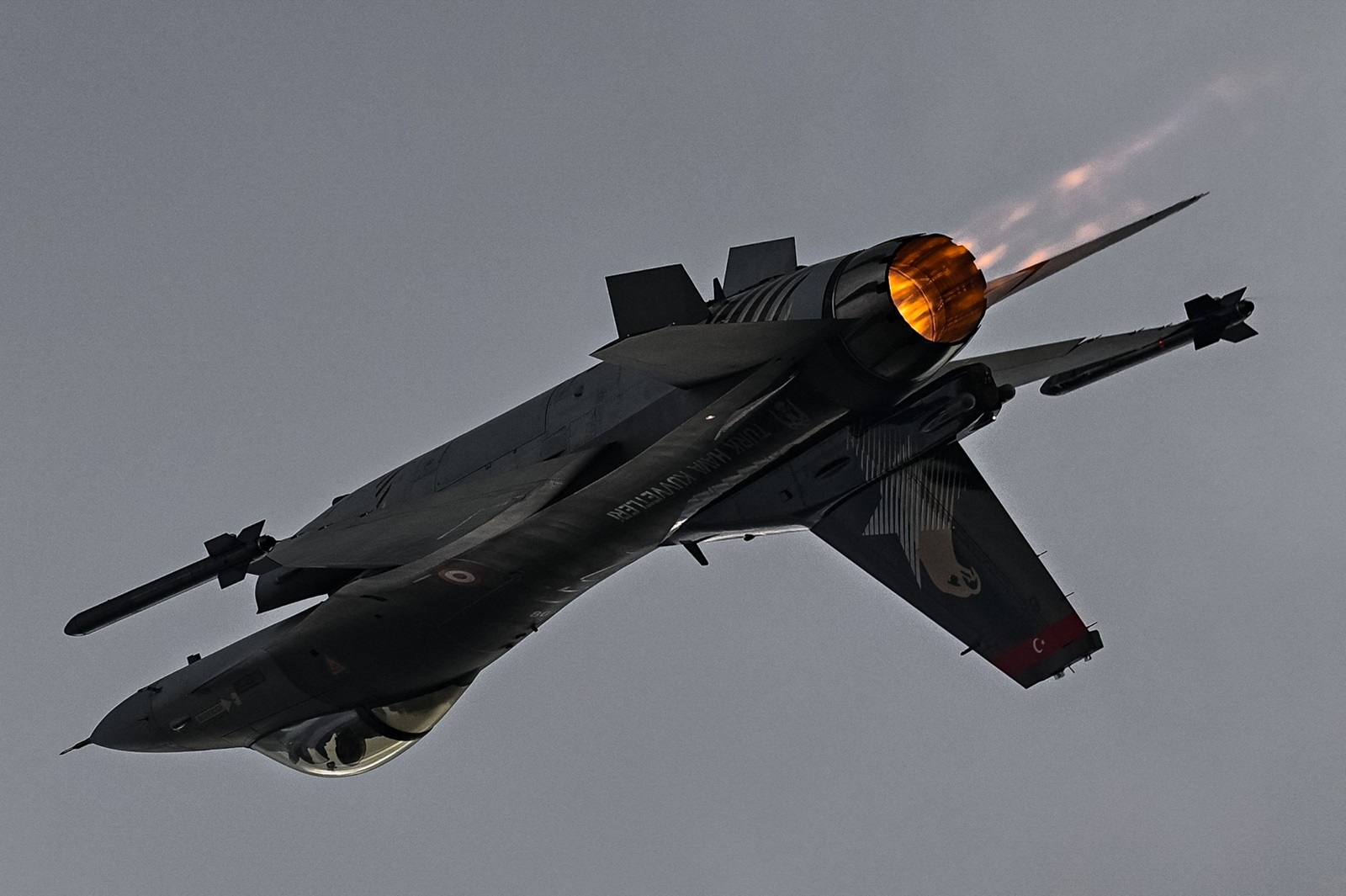 IZMIR, TURKIYE - OCTOBER 01: SOLOTURK, aerobatic demonstration team of the Turkish Air Force performs during the third edition this year of Turkiye's premier technology and aerospace event TEKNOFEST at Cigli Airport in Izmir, Turkiye on October 01, 2023. The five-day event featured competitions, air shows, exhibitions and workshops. The event has been organized by the Turkish Technology Team (T3) Foundation and the Turkish Industry and Technology Ministry jointly since 2018, in cooperation with dozens of ministries, public institutions, private firms, and universities. Omer Taha Cetin / Anadolu Agency,Image: 810012009, License: Rights-managed, Restrictions: , Model Release: no, Credit line: Omer Taha Cetin / AFP / Profimedia