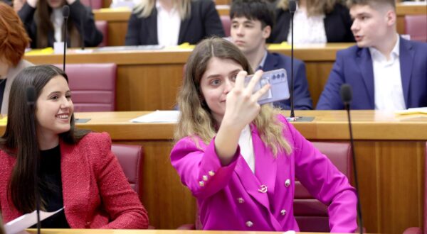 29.04.2024., Zagreb - Predsjednik Hrvatskoga sabora Gordan Jandrokovic otvorio je 11. simuliranu sjednicu Hrvatskoga sabora za ucenike srednjih skola. Tema ovogodisnje simulirane sjednice je „Zakon o sustavu civilne zastite“ Photo: Patrik Macek/PIXSELL