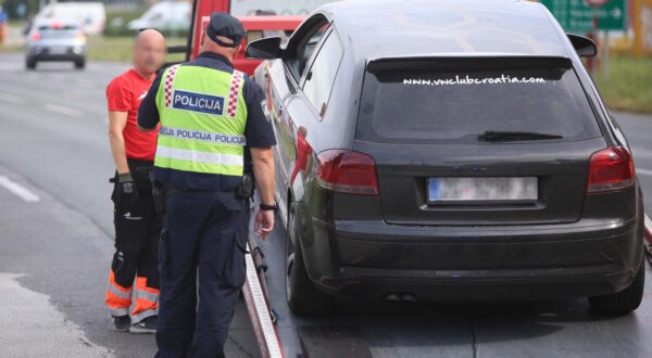 29.08.2023., Zagreb - Prometna nesreca gdje je vozac automobila naletio na biciklistu. Ozljedeni je odmah prevezen u bolnicu te je pozvana vucna sluzba. Photo: Lovro Domitrovic/PIXSELL