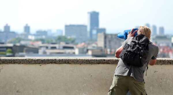 08.08.2020., Zagreb -  Prazne ulice na Gornjem gradu i pokoji turist. rPhoto: Emica Elvedji/PIXSELL