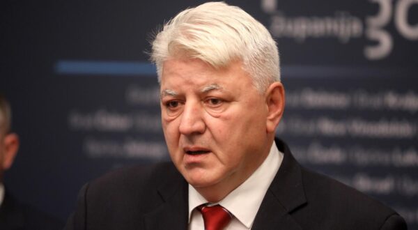 18.12.2023., Rijeka - Zupan Primorsko goranske zupanije Zlatko Komadina i zamjenici Vojko Braut, Petar Mamula i Goran Petrc odrzali konferenciju za medije uoci Bozica i Nove godine. Photo: Goran Kovacic/PIXSELL