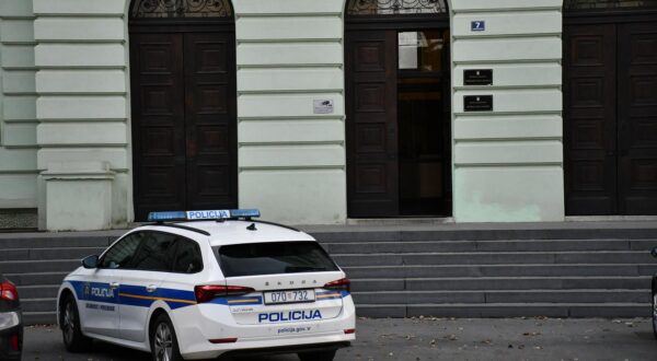 22.09.2023., Osijek - Zfrada Zupanijskog suda u Osijeku gdje je u poslijedpodnevnim satima priveden policajac koji je usmrtio djevojku sluzbenim pistoljem, a za to ga Drzavno odvjetnistvo tereti za ubojstvo. Photo: Ivica Galovic/PIXSELL