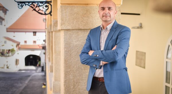 'Mi zeleni možemo garantirati da bi naš kandidat za predsjednika Europske komisije bio neupitan, a to je bas eickhout', kaže nositelj liste Možemo! Gordan Bosanac 

Foto: Saša ZinajaNFoto