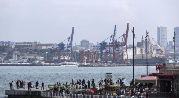 epa11316115 People stand on a pier in the Bosphorus Strait before the Haydarpasa port (back) in Istanbul, Turkey 03 May 2024. The Turkish trade ministry announced that Turkey has halted all trade with Israel citing a 'worsening humanitarian tragedy' in the Gaza Strip. The ministry said that all export and import deals pertaining to Israel had been suspended and would not be resumed until Israel allows for 'an uninterrupted and sufficient flow of humanitarian aid to Gaza.'  EPA/TOLGA BOZOGLU