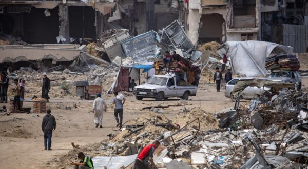 epa11324768 Internally displaced Palestinians, carrying their belongings, set up tents on the ruins of their homes after the Israeli army asked them to evacuate from the city of Rafah, in Khan Yunis camp, southern Gaza Strip, 07 May 2024. The Israel Defence Forces (IDF) on 06 May called on residents of eastern Rafah to 'temporarily' evacuate to an expanded humanitarian area. On 07 May the IDF stated that its ground troops began an overnight operation targeting Hamas militants and infrastructure within specific areas of eastern Rafah, taking operational control of the Gazan side of the Rafah crossing based on intelligence information. More than 34,600 Palestinians and over 1,455 Israelis have been killed, according to the Palestinian Health Ministry and the IDF, since Hamas militants launched an attack against Israel from the Gaza Strip on 07 October 2023, and the Israeli operations in Gaza and the West Bank which followed it.  EPA/HAITHAM IMAD