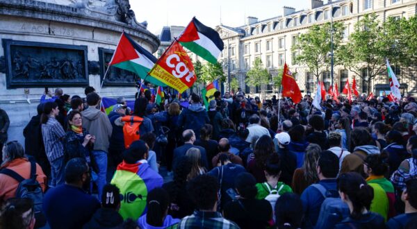 epa11346110 Protesters participate in a rally called by Caledonian activists in solidarity with Kanak people, at Place de la Republique in Paris, France, 16 May 2024. The French territory of New Caledonia has experienced three nights of clashes in response to a reform to electoral procedures, which the indigenous Kanak population believes will diminish their vote. France has declared a state of emergency and deployed its military to the territory's ports and international airport in response to the unrest, which has resulted in at least four deaths and hundreds of wounded.  EPA/MOHAMMED BADRA