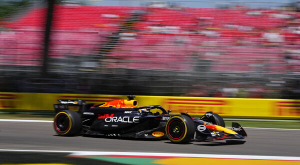 epa11350089 Red Bull Racing driver Max Verstappen of Netherlands in action during the third practice session for the Formula One Grand Prix of the Emilia Romagna in Imola, Italy, 18 May 2024. The 2024 Formula 1 Grand Prix of the Emilia Romagna is held at the Autodromo Internazionale Enzo e Dino Ferrari racetrack on 19 May.  EPA/DANILO DI GIOVANNI