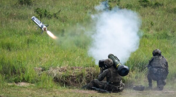epa11366094 Soldiers taking part in a military show with the support of operational and allied forces at the Torun-Kijewo training ground in the Kuyavian-Pomeranian Voivodeship, Poland 24 May 2024. The event takes place as part of the celebration of the Territorial Defense Forces Training Center holiday.  EPA/Tytus Zmijewski POLAND OUT