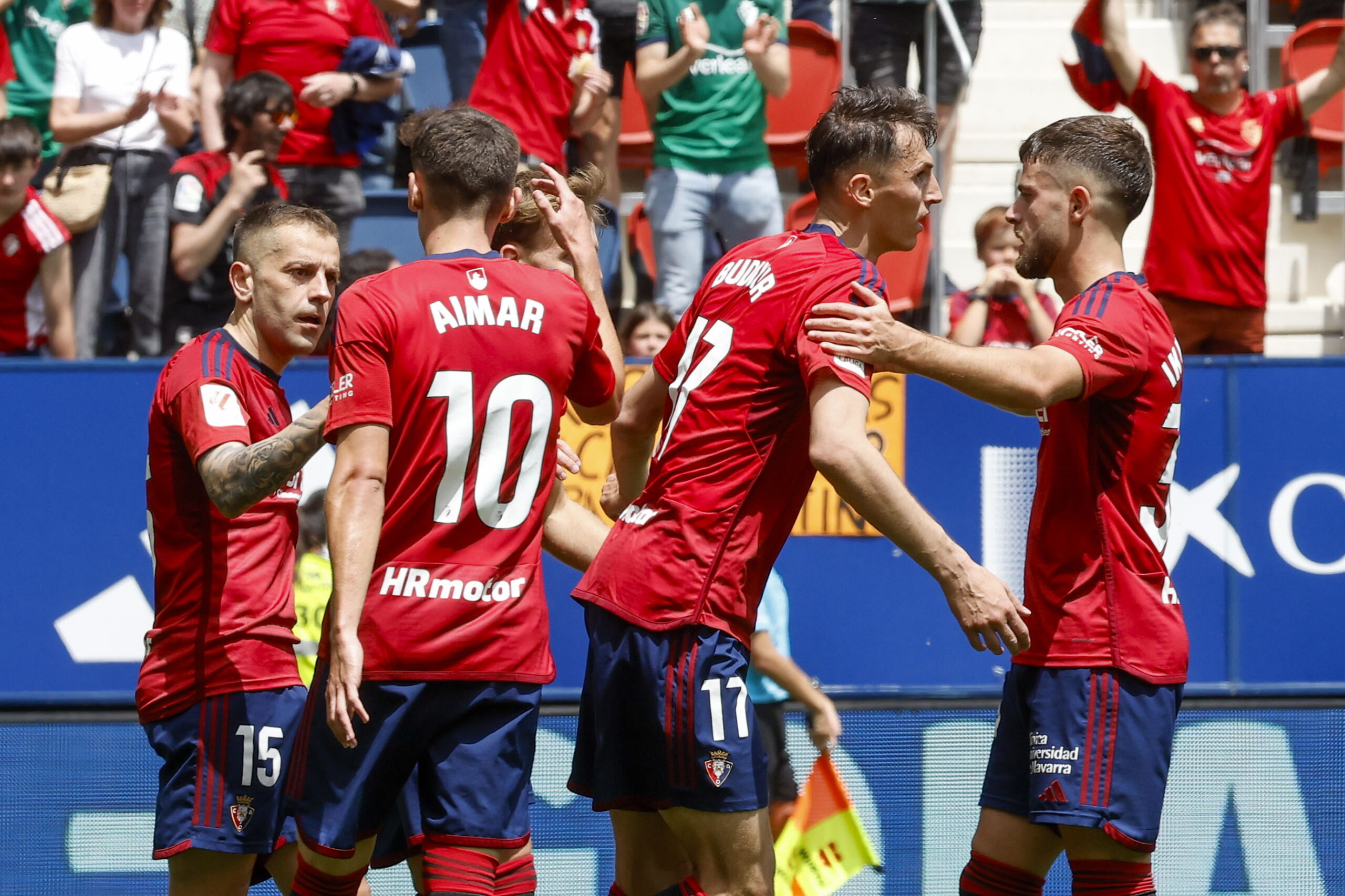 epa11368351 Osasuna´s Ante Budimir (2R), celebrates after scoring during the Spanish LaLiga soccer match between Osasuna and Villarreal, at El Sadar stadium in Pamplona, (Navarra), Spain, 25 May 2024.  EPA/Villar Lopez