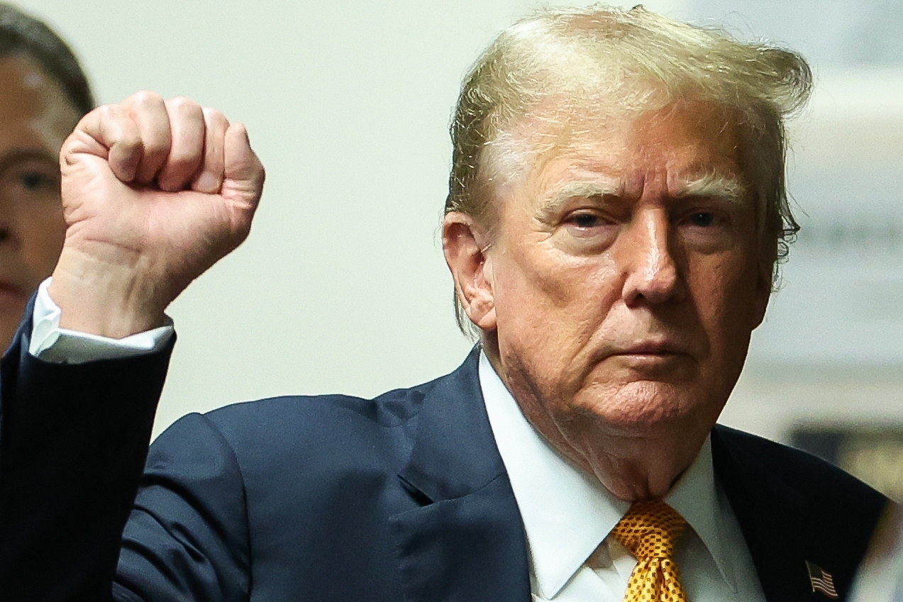 epa11377411 Former US President and Republican presidential candidate Donald Trump raises his fist as he arrives for his criminal trial at Manhattan Criminal Court in New York City, New York, USA, 29 May 2024. Jurors in Trump's hush money trial begin deliberating on May 29 on whether to return the first criminal conviction of a former president, a momentous decision that could upend the November presidential election.  EPA/CHARLY TRIBALLEAU / POOL