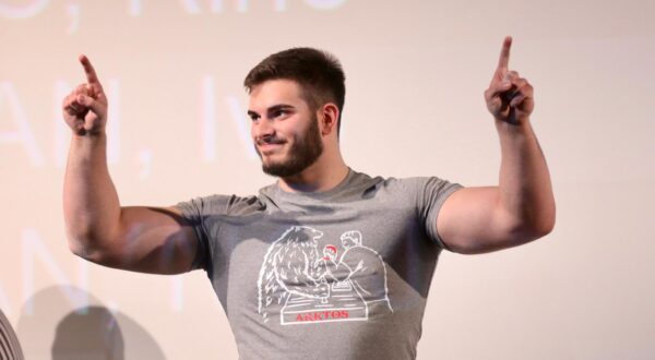 01.04.2023.,Sinj-Vrhunac prvog dana Prvenstva Hrvatske u obaranju ruku donio je pobjednika u OPEN kategoriji . Rino Masic pobjedio je Ivu Krizana u finalu. Photo: Ivo Cagalj/PIXSELL