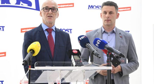 2.5.2024., Zagreb - Konferencija za medije stranke MOST na kojoj su govorili Bozo Petrov i Robert Podolnjak. Photo: Davorin Visnjic/PIXSELL
