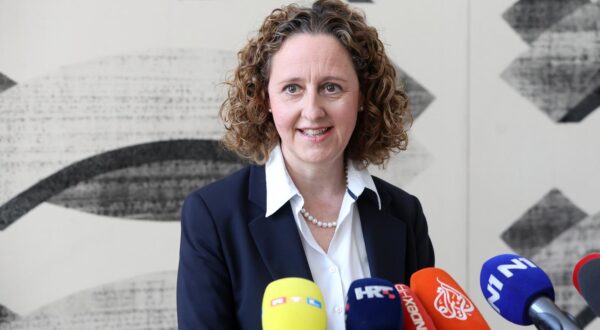 02.05.2024., Zagreb - Ministarstvo kulture i medija. Nina Obuljen Korzinek obratila se medijima na temu malverzacija s europskim novcem prilikom procesa obnove grada nakon potresa. Photo: Sanjin Strukic/PIXSELL