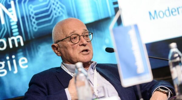 5.4.2023., Zagreb - Zapocela je konferencija Poslovnog dnevnika "Zeleni plan u energetskom sektoru". Panel diskusija na temu "Stari energenti u novim politickim okruzenjima" u kojem sudjeluju doc. dr. sc. Darko Pavlovic, savjetnik predsjednika Uprave, Plinacro, Igor Dekanic, neovisni strucnjak za energetiku, Davor Stern, neovisni energetski strucnjak i Zelimir Sikonja, predsjednik Hrvatske udruge naftnih inzenjera i geologa. Photo: Neva Zganec/PIXSELL