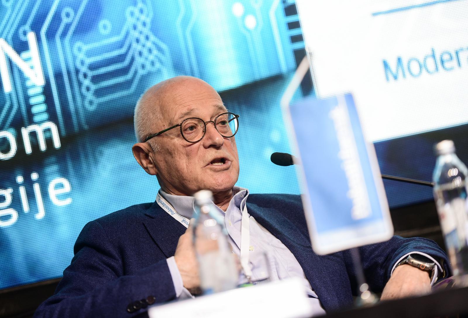 5.4.2023., Zagreb - Zapocela je konferencija Poslovnog dnevnika "Zeleni plan u energetskom sektoru". Panel diskusija na temu "Stari energenti u novim politickim okruzenjima" u kojem sudjeluju doc. dr. sc. Darko Pavlovic, savjetnik predsjednika Uprave, Plinacro, Igor Dekanic, neovisni strucnjak za energetiku, Davor Stern, neovisni energetski strucnjak i Zelimir Sikonja, predsjednik Hrvatske udruge naftnih inzenjera i geologa. Photo: Neva Zganec/PIXSELL