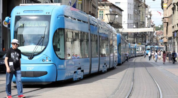 07.06.2022., Zagreb - Zbog kvara skretnice na Trgu bana Jelacica oko 10 sati doslo je do zastoja tramvaja. Tramvaji su stajali duz cijele Ilice. Photo: Patrik Macek/PIXSELL