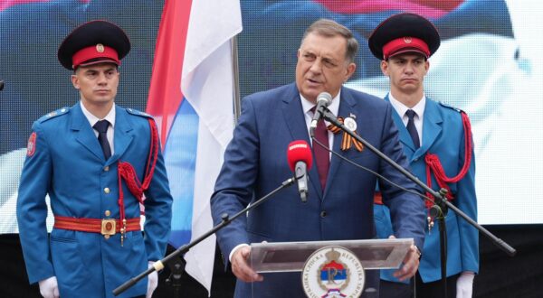 09.04.2024., centar grada, Banjaluka (BiH) - U okviru obiljezavanja Dana pobjede nad fasizmom, u Banjaluci je organiziran mars “Besmrtnog puta”. Ucesnici marsa su na Trgu palih boraca polozili vijence na Spomenik zrtvama fasizma. Osim brojnih gradjana i clanova SUBNOR-a, u marsu su bili i predsjednik RS Milorad Dodik, srpski clan Predsjednistva BiH Zeljka Cvijanovic i predsjednik Narodne skupstine RS Nenad Stevandic. U marsu su i ministri u Vladi Republike Srpske, ambasador Rusije u BiH Igor Kalabuhov, predstavnici Srpske na nivou BiH, poslanici u NSRS, gradonacelnik Banjaluke Drasko Stanivukovic, ali i pripadnici kontraverznog bajkerskog kluba Nocni vukovi.
 Photo: Dejan Rakita/PIXSELL/PIXSELL